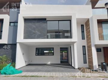 Casa en condominio · 350m² · 4 Recámaras · 2 Estacionamientos · Casa en Venta en Lomas 3, Entrega en Agosto, de Oportunidad