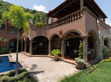 Casa · 468m² · 3 Recámaras · 2 Estacionamientos · Casa en Ajijic con Vista Al Lago de Chapala Estilo Villa Toscana.