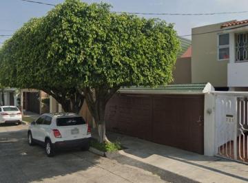 Casa de 4 habitaciones, Zapopan · Casa de 265 m² Construidos y con 4 Recámaras en Venta en Jardines de Guadalupe