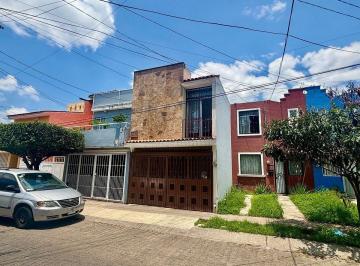 Casa de 4 habitaciones, Zapopan · Casa en Venta en Santa Margarita Residencial, Zapopan