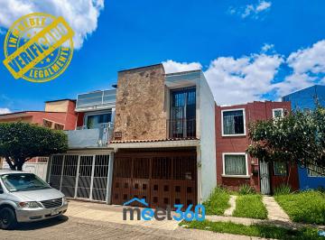 Casa de 4 habitaciones, Zapopan · Casa en Venta en Santa Margarita Residencial, Zapopan