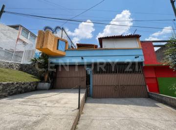 Casa · 426m² · 4 Recámaras · 5 Estacionamientos · Casa en Venta en Tlalpan de 4 Recámaras y 5 Estacionamientos