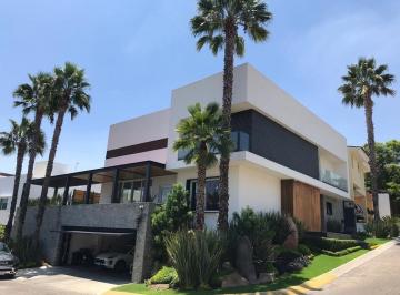 Casa en condominio · 650m² · 3 Recámaras · 3 Estacionamientos · Casa en Renta Amueblada en Virreyes, Zapopan.