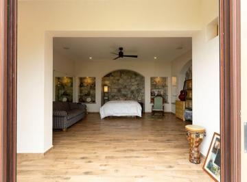 Casa · 819m² · 4 Recámaras · 4 Estacionamientos · Casa en San Juan Cosalá con Vista Panorámica a Todo El Lago de Chapala “lakeview"