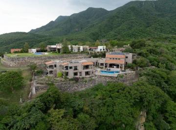 Casa · 819m² · 4 Recámaras · 4 Estacionamientos · Casa en San Juan Cosalá con Vista Panorámica a Todo El Lago de Chapala “lakeview"