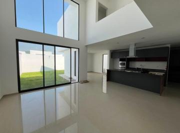 Casa en condominio de 4 habitaciones, Querétaro · Casa Moderna en Renta | Lomas de Juriquilla | 4 Recámaras/estudio, Jardín de 80 m² y Dbl Altura