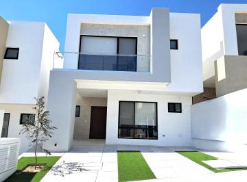 Casa · 205m² · 3 Recámaras · 2 Estacionamientos · Casa en Venta en Fray Junipero El Marques Queretaro Gaa