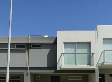 Casa en condominio · 128m² · 3 Recámaras · 2 Estacionamientos · Casa en Venta en Residencial Logroño en Tijuana - (4)