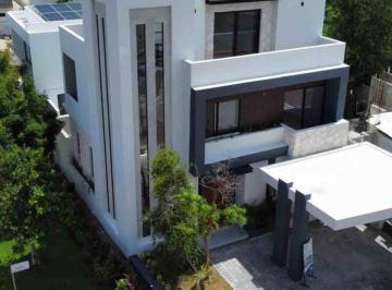 Casa de 3 habitaciones, Benito Juárez · Casa en Venta, Vía Cumbres, Cancún