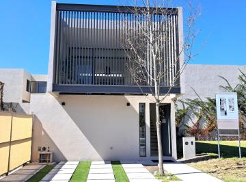 Casa · 132m² · 2 Recámaras · 2 Estacionamientos · Moderna Casa en Venta en Juriquilla Queretaro Gaa