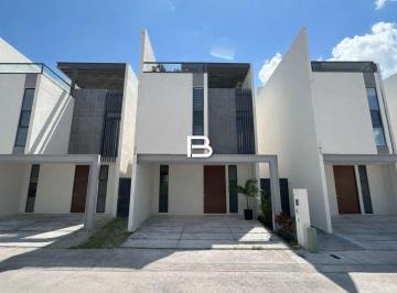 Casa · 212m² · 4 Recámaras · Casa en Cancún