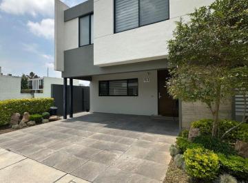Casa de 5 habitaciones, Zapopan · Casa en Venta en La Toscana