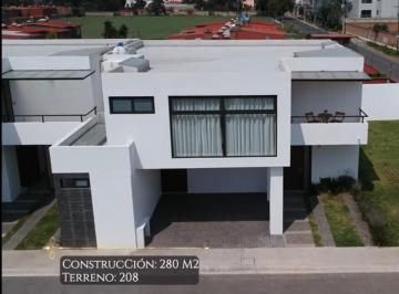 Casa · 277m² · 3 Recámaras · 2 Estacionamientos · Casa en Renta en Árbol de La Vida Metepec