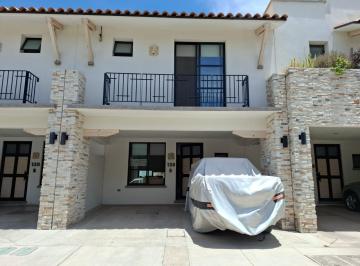 Casa · 172m² · 3 Recámaras · 2 Estacionamientos · Casa Amueblada en Renta en Sacromonte