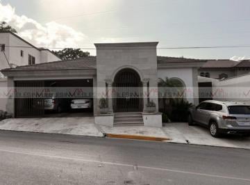 Casa · 316m² · 2 Recámaras · 2 Estacionamientos · Casa en Renta en Jardines Coloniales