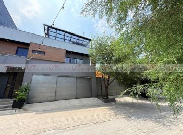 Casa · 284m² · 4 Recámaras · 3 Estacionamientos · Casa en Venta en García