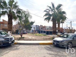 Casa · 191m² · 3 Recámaras · 2 Estacionamientos · Casa en Venta en Calzada del Río en Condominio La Gaviota