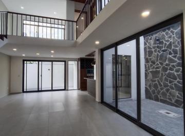 Casa · 235m² · 3 Recámaras · 2 Estacionamientos · Casa en Venta en Cañadas del Arroyo con Sala Doble Altura y 4 Rec.
