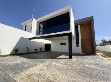 Casa · 349m² · 3 Recámaras · 3 Estacionamientos · Venta Casa en Xcanatun Merida