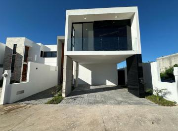 Casa · 365m² · 4 Recámaras · 3 Estacionamientos · Casa en Venta Tamanche Merida