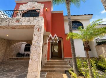Casa de 4 habitaciones, Zapopan · Casa en Renta en Bugambilias