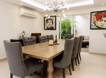 Casa de 4 habitaciones, San Pedro Garza García · Lujosa Casa de 360 m² con 4 Recámaras 4 Baños Terraza Asador Lista en Venta en Lomas del Campestre