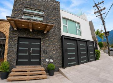 Casa de 4 habitaciones, San Pedro Garza García · Lujosa Casa de 360 m² con 4 Recámaras 4 Baños Terraza Asador Lista en Venta en Lomas del Campestre