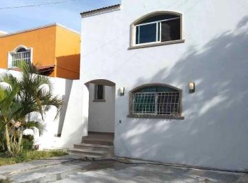 Casa · 3 Recámaras · 2 Estacionamientos · Se Vende o Renta Hermosa Casa Residencial Amueblada en Campeche, Junto a Plaza Galerias y Malecón