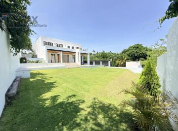 Casa · 360m² · 4 Recámaras · 5 Estacionamientos · Venta de Casa en El Club de Golf Santa Fe, Xochitepec, Morelos. Clave 6280