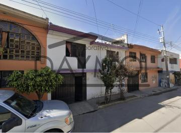 Casa de 4 habitaciones, Puebla · Casa en C. 100 Pte. 321, Revolución Mexicana, 72200 Heroica Puebla de Zaragoza, Pue.