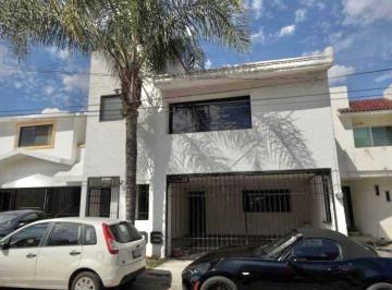 Casa de 4 habitaciones, León · Casa en Venta en Residencial del Moral I | 4 Recámaras | Privada | $5,600,000 Mxn