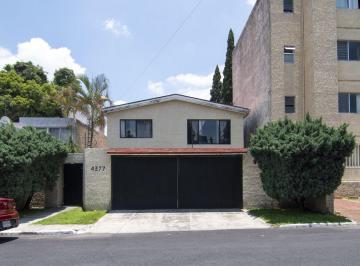 Casa de 4 habitaciones, Zapopan · Casa en Venta con Excedente en Villa Universitaria