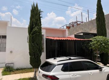 Casa de 3 habitaciones, Zapopan · Casa en Venta en El Fortin - C. Perla 2437