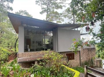 Casa · 500m² · 4 Recámaras · 4 Estacionamientos · Renta Casa Moderna en Avándaro, Valle de Bravo