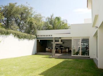 Casa · 527m² · 3 Recámaras · 3 Estacionamientos · Casa en Fraccionamiento en Venta en Club de Golf La Herradura