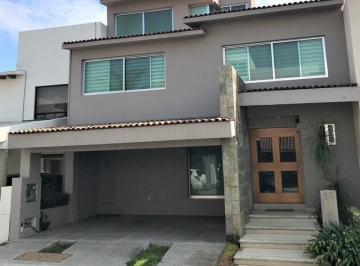 Casa en condominio · 299m² · 4 Recámaras · 2 Estacionamientos · Venta Casa en Condominio Acadados Premium y Excelente Ubicación