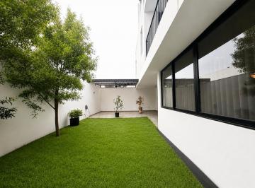 Casa de 5 habitaciones, Zapopan · Casa en Venta en Coto Villa Verona con Jardín