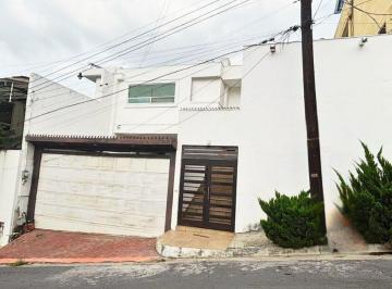 Casa de 3 habitaciones, Monterrey · Venta de Casa Habitación en Colonia Loma Larga, Buena Opción de Inversión