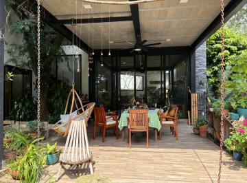 Casa de 2 habitaciones, Cuernavaca · Casa de 1070 m² con 2 Recámaras en Venta en Cuernavaca, Provincias del Canadá