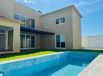 Casa de 4 habitaciones, Xochitepec · Casa 4 Rec y Alberca en Club de Golf Santa Fe · Preventa $7.49 m (Ahorra $900k)