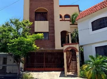Casa de 4 habitaciones, Monterrey · Casa en Venta en Pedregal de La Silla, Monterrey, N. L.