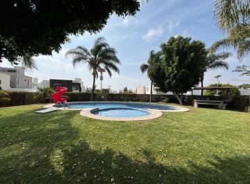 Casa · 215m² · 4 Recámaras · 2 Estacionamientos · Venta Casa de Autor La Cima en El Nuevo Queretaro