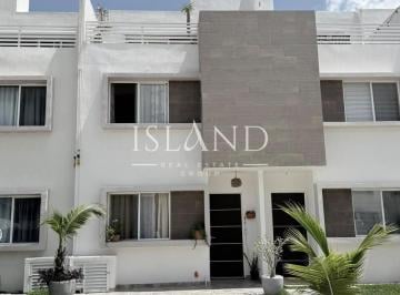 Casa · 130m² · 3 Recámaras · 2 Estacionamientos · Casa en Jardines del Sur V en Cancún