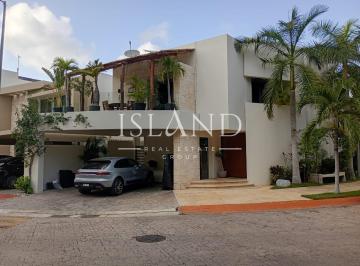 Casa · 302m² · 3 Recámaras · 2 Estacionamientos · Casa en Cumbres en Cancún
