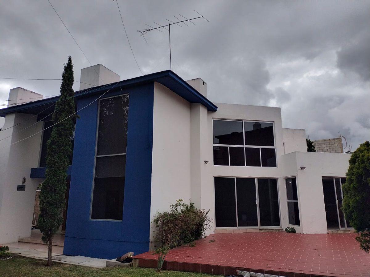 Casa Comercial con Jardín
