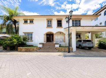 Casa · 350m² · Casa en Renta Zona Loma Larga San Pedro Garza García.