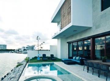 Casa · 500m² · 4 Recámaras · 4 Estacionamientos · Casa Lujosa en Puerto Cancun / Luxurious Home in Puerto Cancun
