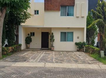 Casa en condominio de 3 habitaciones, Zapopan · Casa en Venta en Bugambilias Country, Zapopan