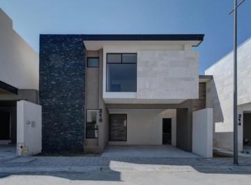 Casa · 270m² · 4 Recámaras · 2 Estacionamientos · Casa en Privanzas del Campestre