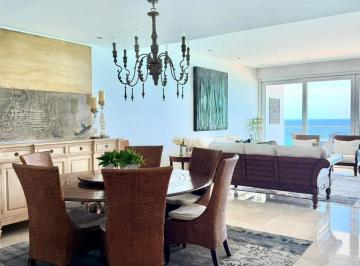 Departamento · 370m² · 4 Recámaras · 2 Estacionamientos · Departamento Amueblado en Renta en Emerald, Zona Hotelera, Cancún
